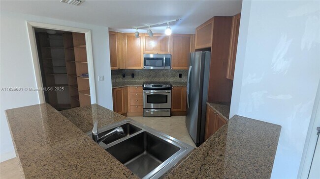 Building Photo - 55 Merrick Way