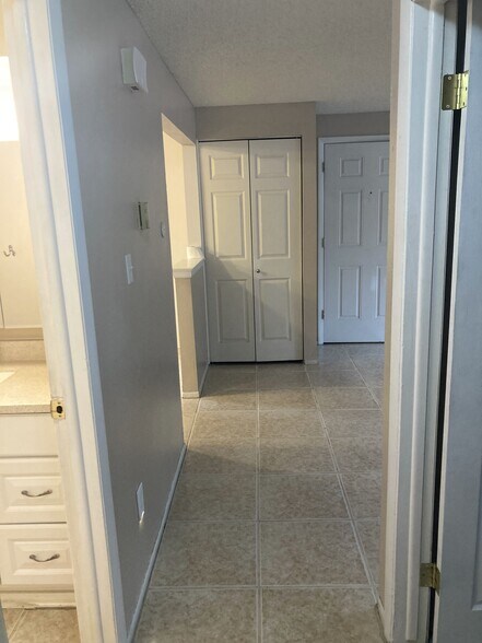 Building Photo - 4715 Scenic Cir