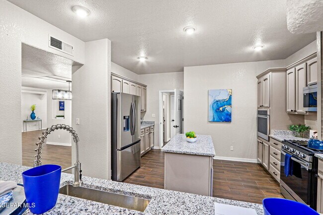 Building Photo - 3121 Tierra Paola Ln