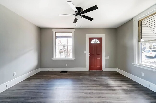 Building Photo - Updated 3 Bed 1 Bath in Price Hill!