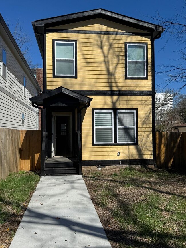 Building Photo - New 3 bed, 3.5 bath home across the Street from Meharry.  Modern upgraded kitchen and bathrooms. ...