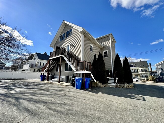 Building Photo - 146 Adams St