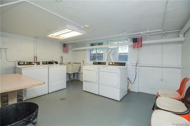 Building Photo - 330 S Broadway