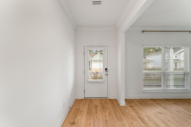 Building Photo - 115 Piper Cv