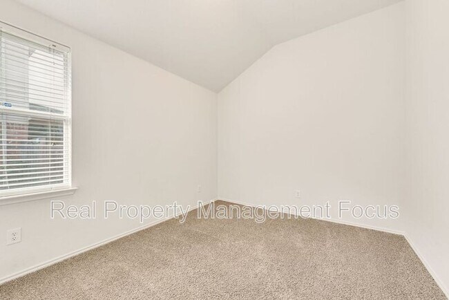 Building Photo - 1004 Trickham Dr