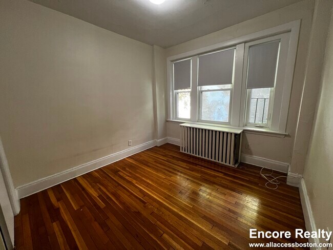 Building Photo - 33 Lancaster Terrace