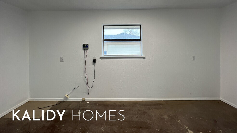 Building Photo - 12510 Maple Ridge Rd