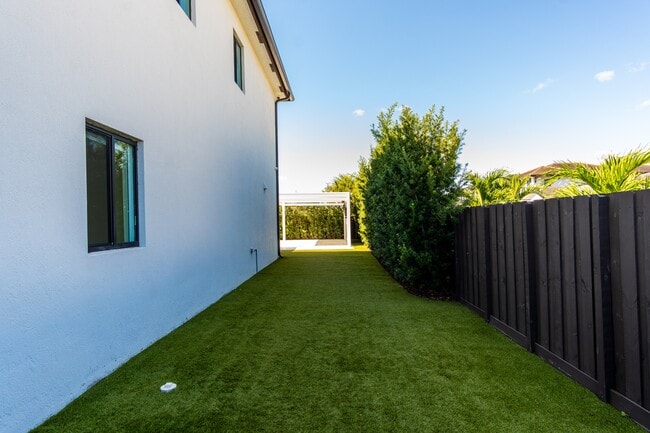 Building Photo - 2030 SW 145th Ave