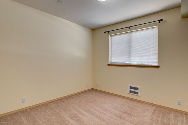 Building Photo - 1670 SW Mulberry Pl