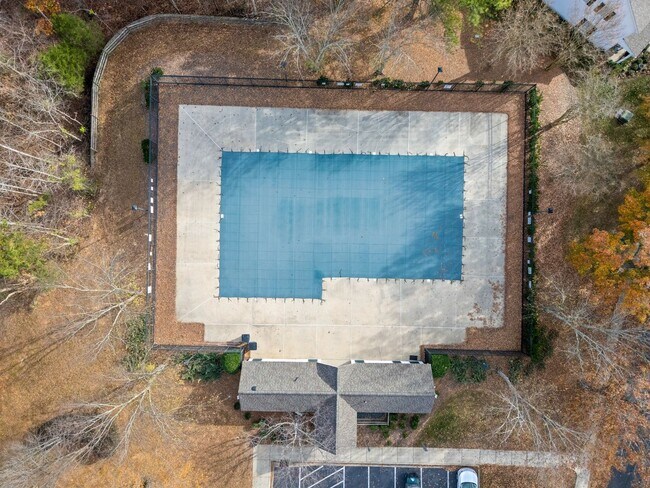 Building Photo - This immaculate 3-bed, 2.5 bath townhome in the Olde Stone Crossing community with the primary be...