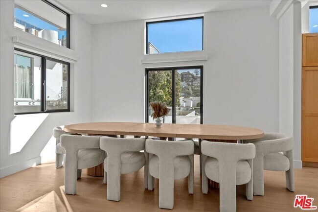 Building Photo - 6730 Esplanade St