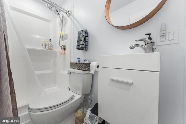 Building Photo - 2013 E York St