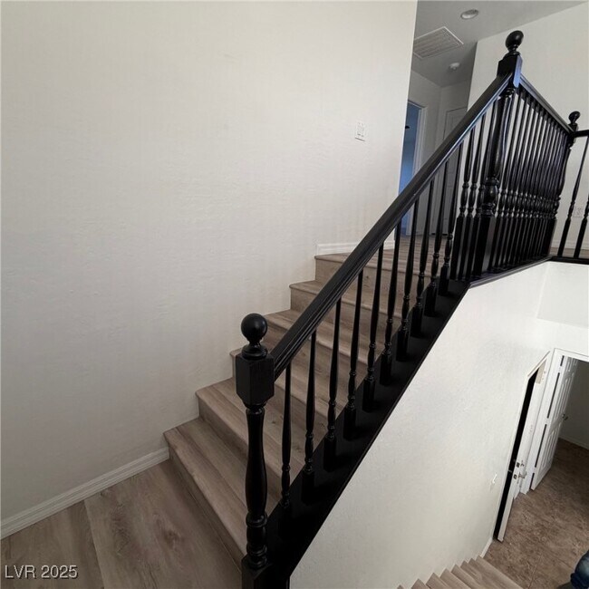 Building Photo - 6842 Feral Dove St