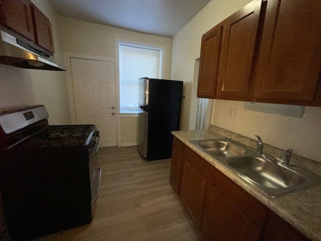 Building Photo - 714 W 80th St