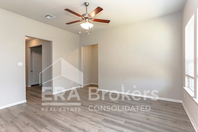 Building Photo - 4721 Highmont Dr