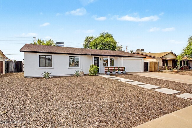 Building Photo - 4101 E Calavar Rd