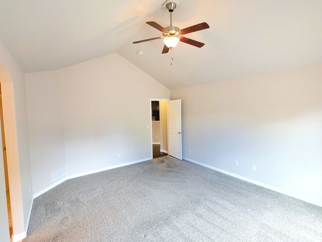 Building Photo - 5 Bedroom Three Bathroom Single Family Home in Monument