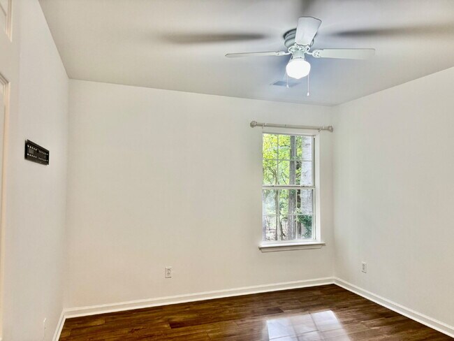 Building Photo - Four Bedroom, End Unit Townhome in the Farm!