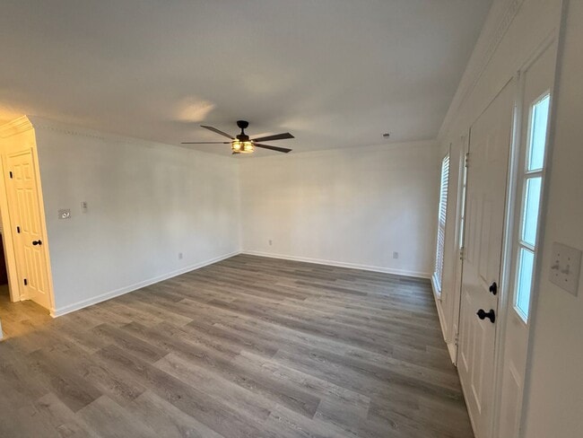Building Photo - 3/3 Fully Renovated Town Home Available!