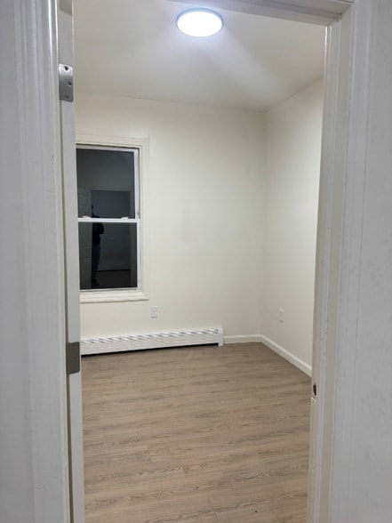 Building Photo - 587 Grove St