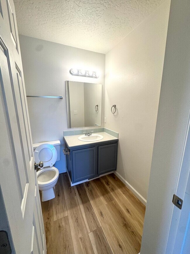 Building Photo - Spacious 5-Bedroom Home in Prime Nampa Location