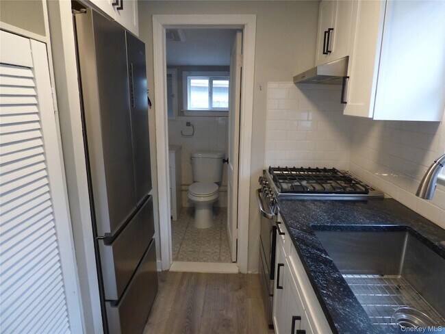 Building Photo - 9 Fredericks Rd