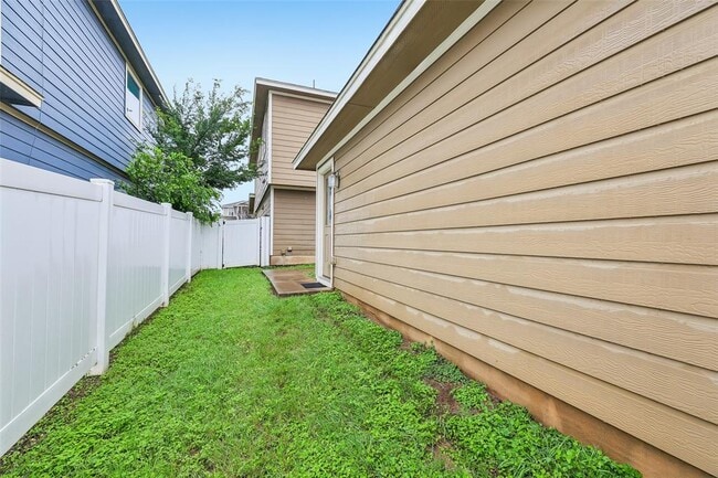 Building Photo - 1808 Enchanted Rock Dr