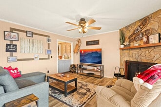 Building Photo - 301 Pinnacle Inn Rd