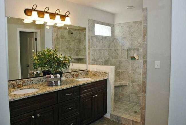 Building Photo - 241 Floridays Way