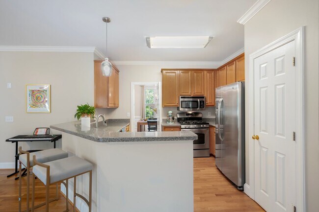 Building Photo - 100 Spring Valley Ln