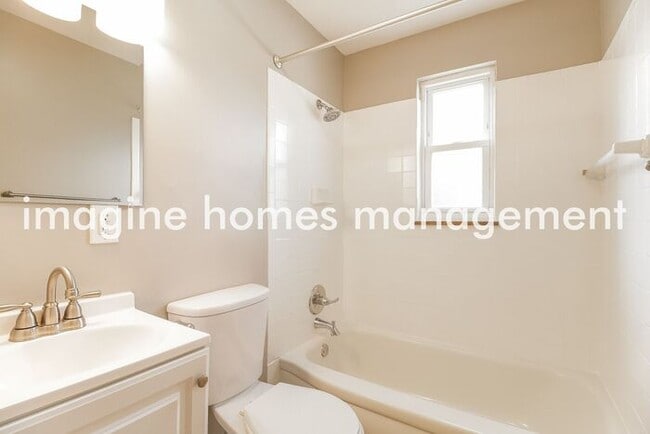 Building Photo - Charming 3 Bedroom, 2 Bath Home in Blue Ash!