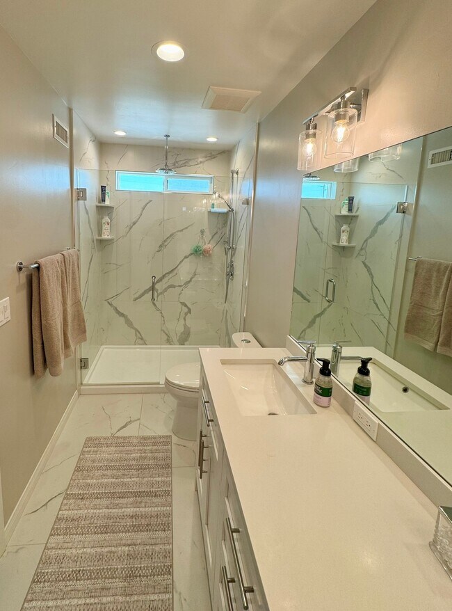 Building Photo - 10692 Braverman Dr