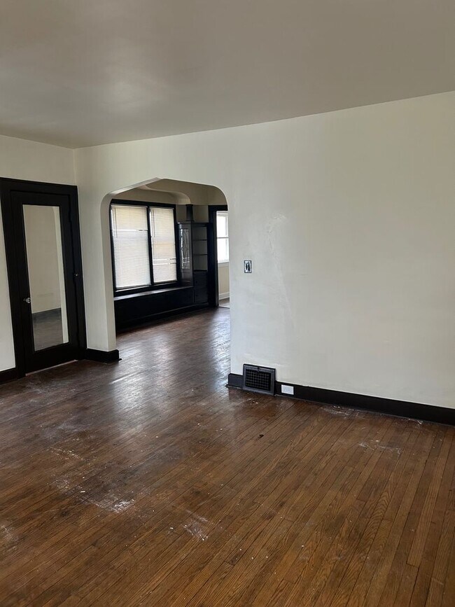 Building Photo - 1547 Hillcrest Rd