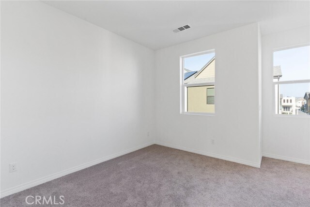 Building Photo - 138 Sawbuck