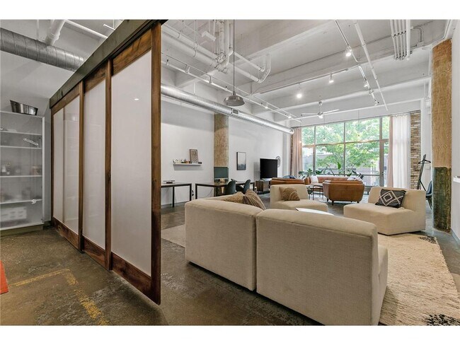 Building Photo - 700 N Washington Ave