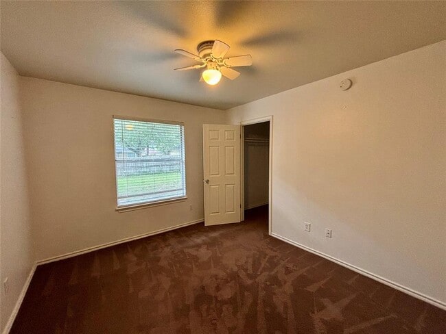Building Photo - 808 Lone Star Dr