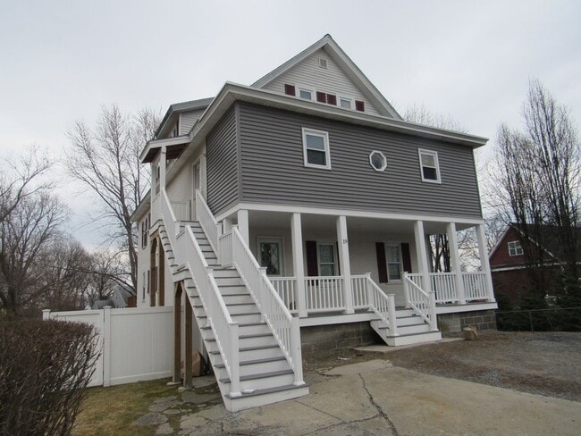Building Photo - Dracut Beautiful 5 Bedroom Apartment Ready for Occupancy!!