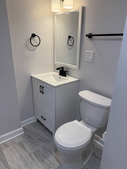 Building Photo - 4200 N Damen Ave