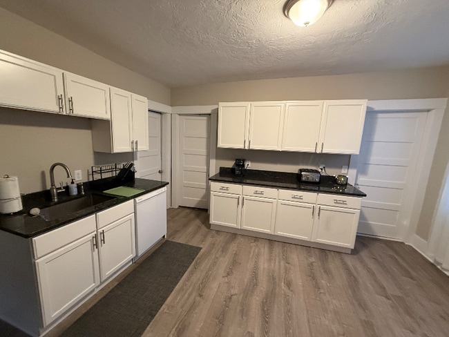 Building Photo - 41 Cliff St