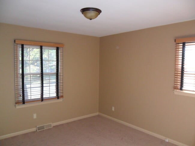 Building Photo - COMING SOON! Spacious Home w/ Finished Basement, Fenced Backyard & Garage!