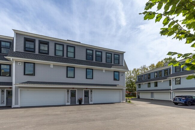Building Photo - 28 Little Bay Dr