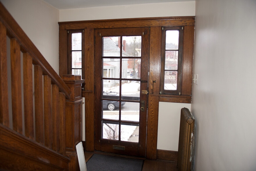 Building Photo - 9 Dinsmore Ave