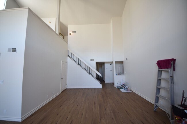 Building Photo - ***Amazing 2 Bed 2.5 Bath Westwood Condo U...