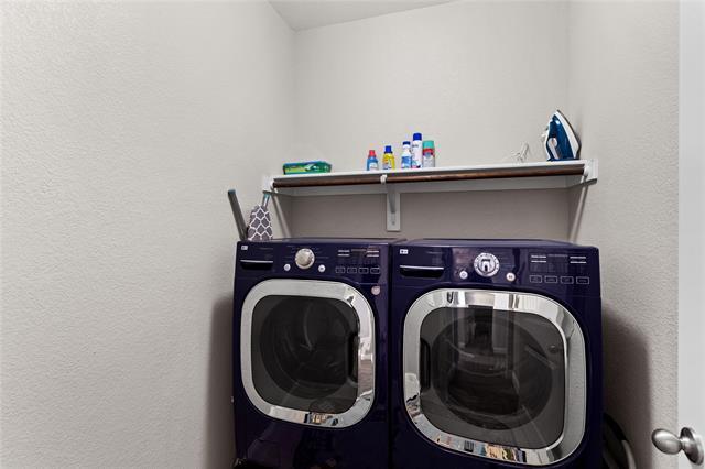 Building Photo - 1420 Alamandine Ave