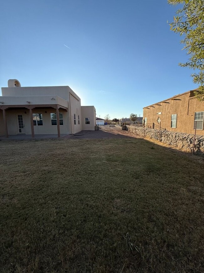 Building Photo - 3878 Stoneybrook Cir