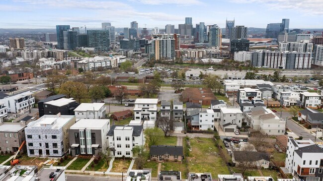Building Photo - Nashville. Spotless & never been lived in 4BR/4.5BA home + separate office