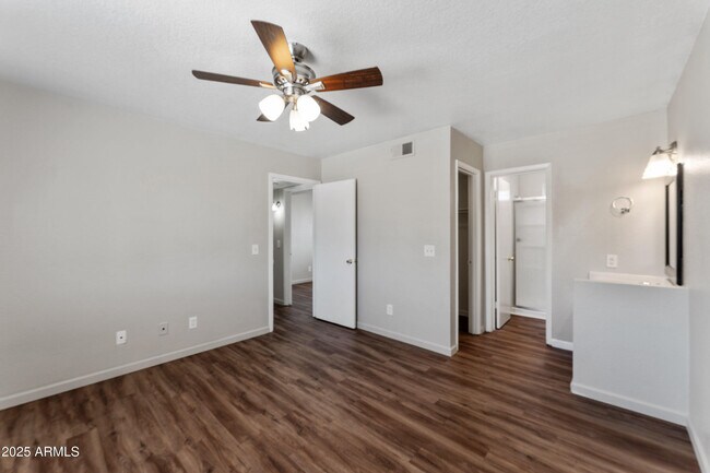 Building Photo - 808 N Revere