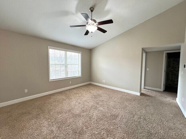 Building Photo - 2 Bedroom/2 Bathroom Apartment!