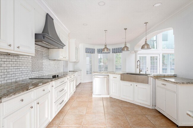 Building Photo - 32726 Riverwood Dr