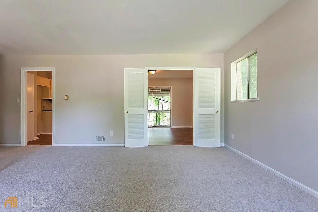 Building Photo - 5545 Sturbridge Way